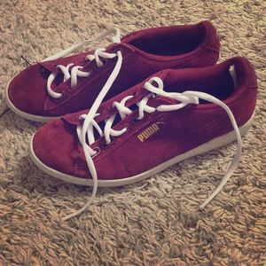 Red pumas with new white laces